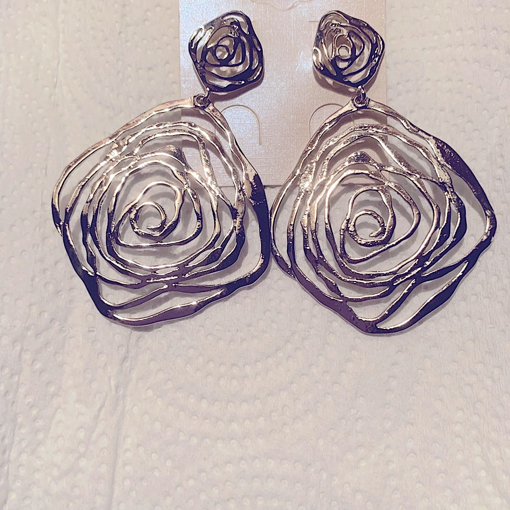 Beautiful Elegant Silver Rose Earrings NEW